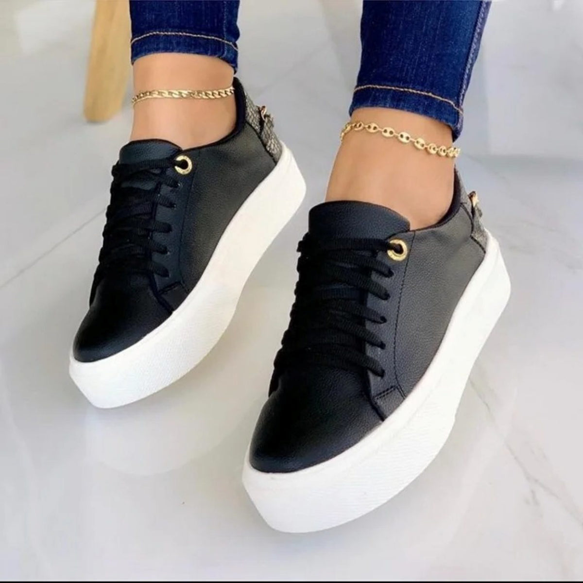 Baskets à Lacets avec Chaîne Métallique pour Femme - Noir